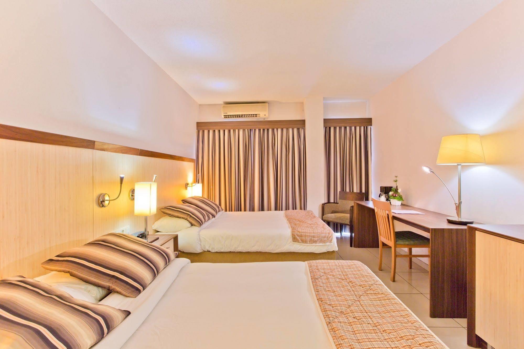 Queens Hotel Paramaribo Eksteriør bilde