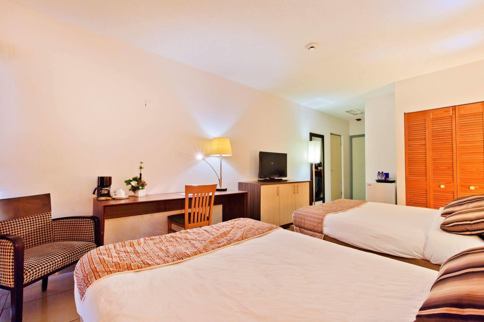 Queens Hotel Paramaribo Eksteriør bilde